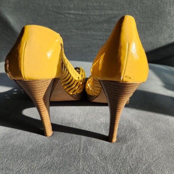 Vintage y2k DOLLHOUSE Yellow Basket Weave Cage Pumps with Wooden Heel. Size 7. - Picture 5 of 5